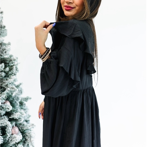 Elegant Black Ruffle romper - Picture 3 of 4